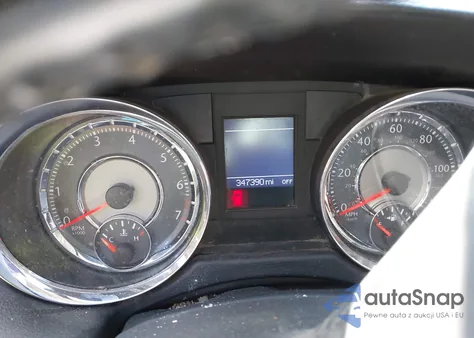 2011 Chrysler Town & Country Touring from USA, damaged, VIN 2A4RR5DG7BR675493